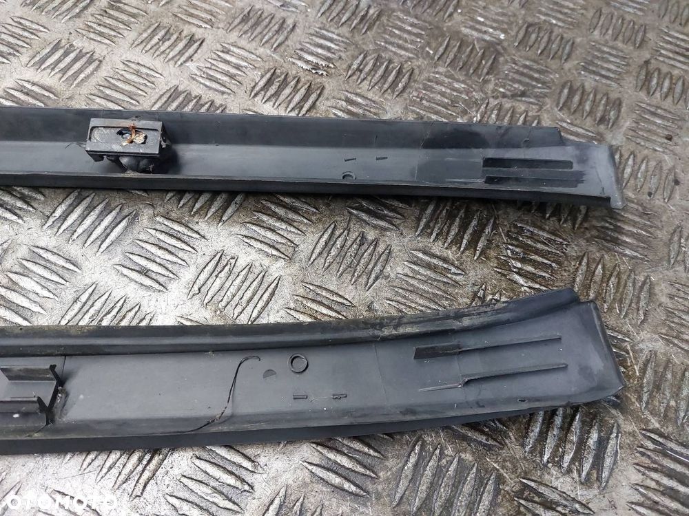 LISTWA ZGARNIAJĄCA SZYBY CZOŁOWEJ LEWA + PRAWA MERCEDES VITO W638 - 3
