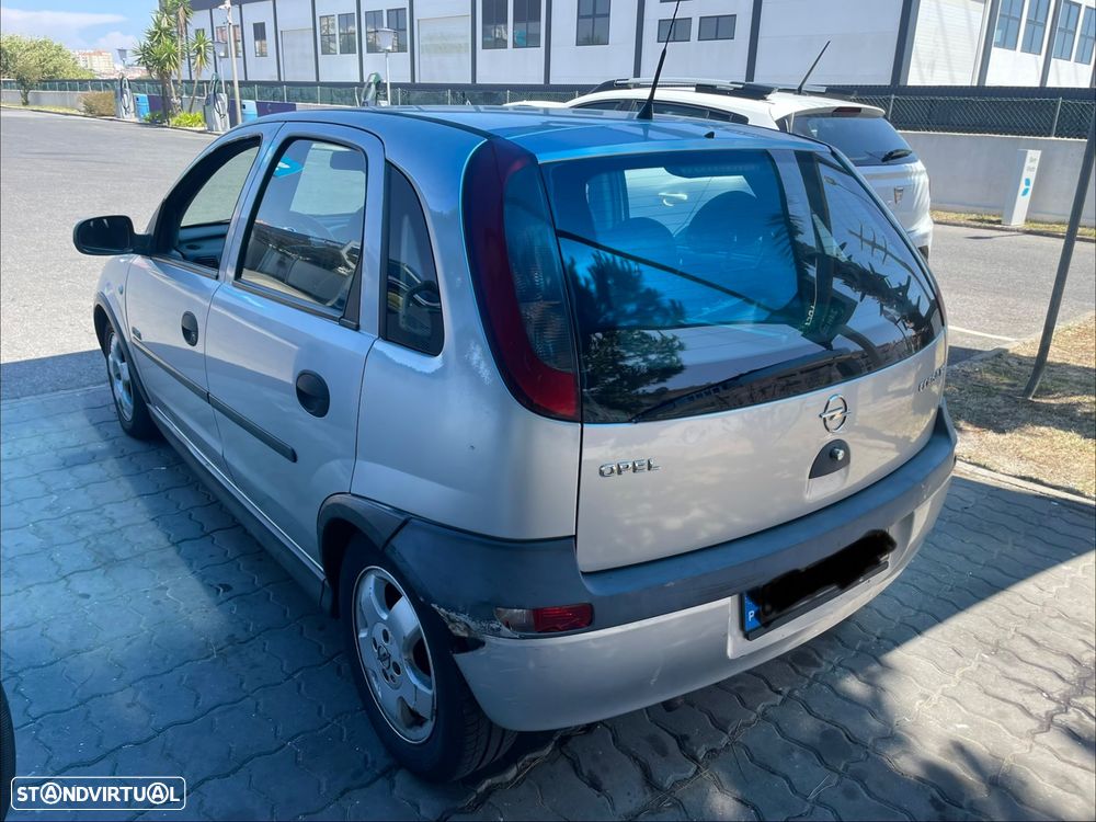 Opel Corsa 1.2 16V Confort - 2