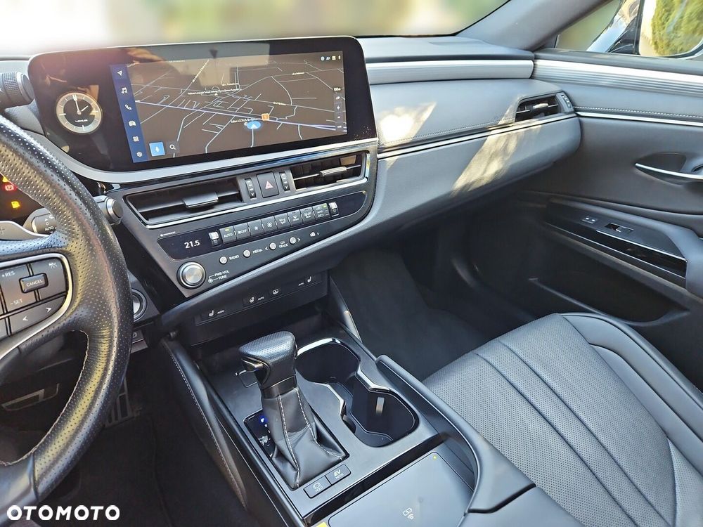 Lexus ES 300h F Sport Edition - 15