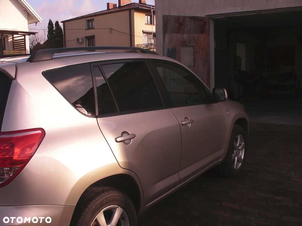 Toyota RAV4 2.2 D-4D 4x4 - 12