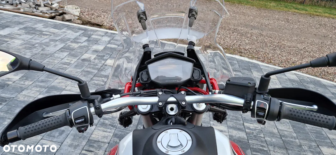 Moto Guzzi V85 - 8