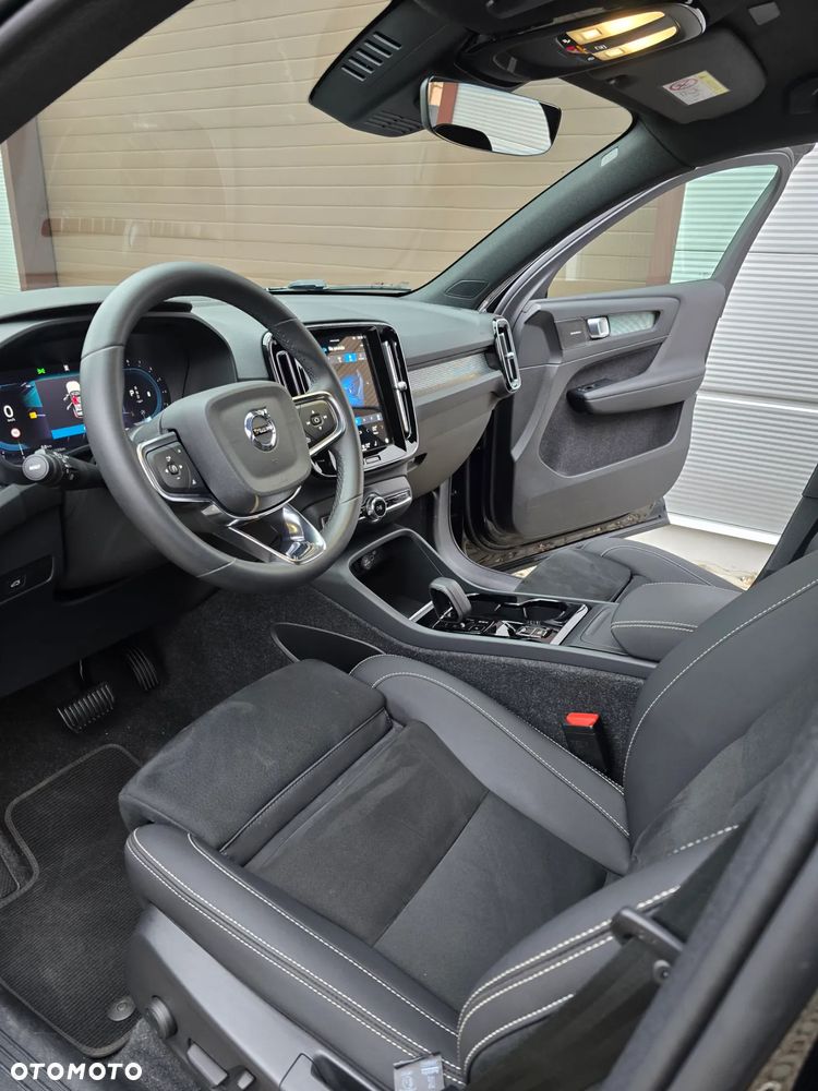 Volvo XC 40 B3 B DKG Plus Black Edition - 26