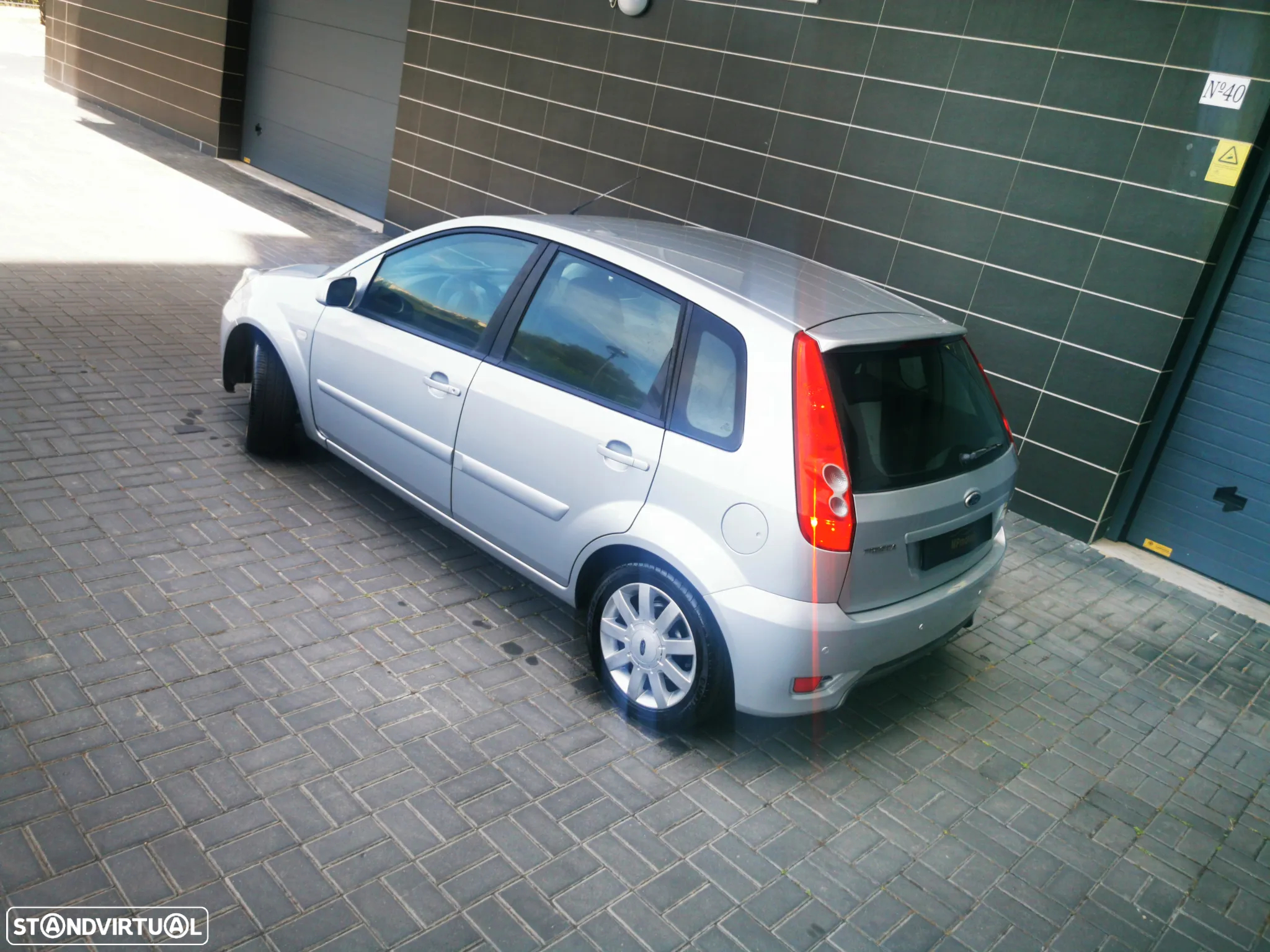 Ford Fiesta 1.25 Ghia - 17