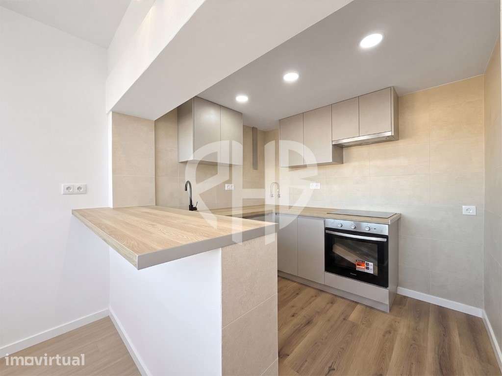 T2 Totalmente Remodelado com Vista Mar e Castelo | Santana, Sesimbra - Grande imagem: 5/25