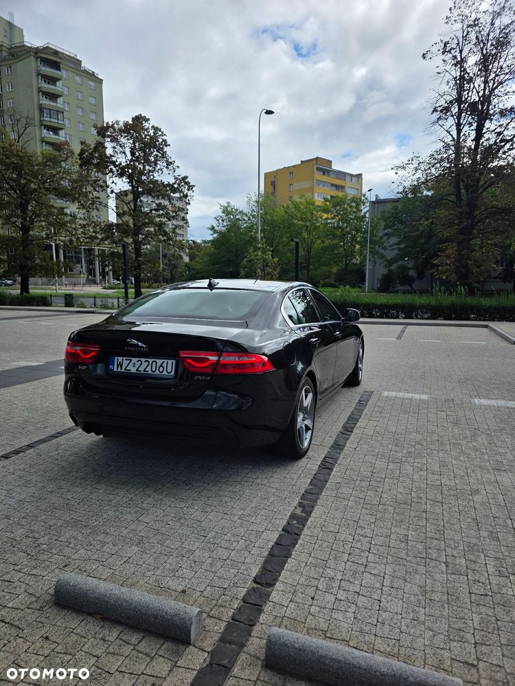 Jaguar XE 2.0 D Prestige - 6