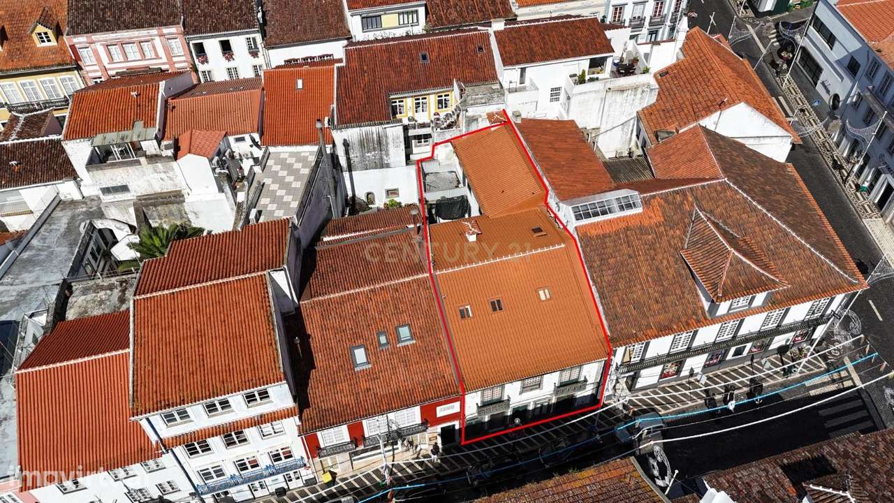 Moradia com Espaço Comercial no Coração de Angra do Heroísmo – Uma Opo - Grande imagem: 2/49