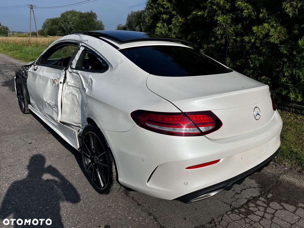 Mercedes-Benz Klasa C 300 9G-TRONIC AMG Line - 3