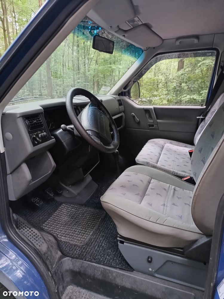 Volkswagen Caravelle - 19