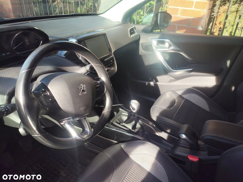 Peugeot 2008 1.5 BlueHDi Allure S&S - 10