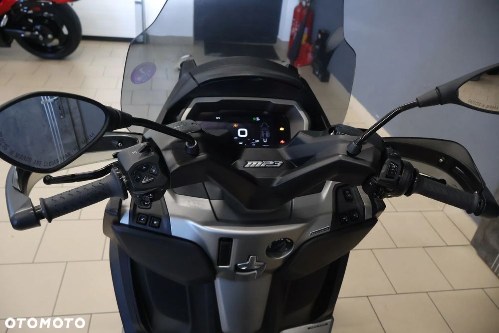 Piaggio MP-3 - 23