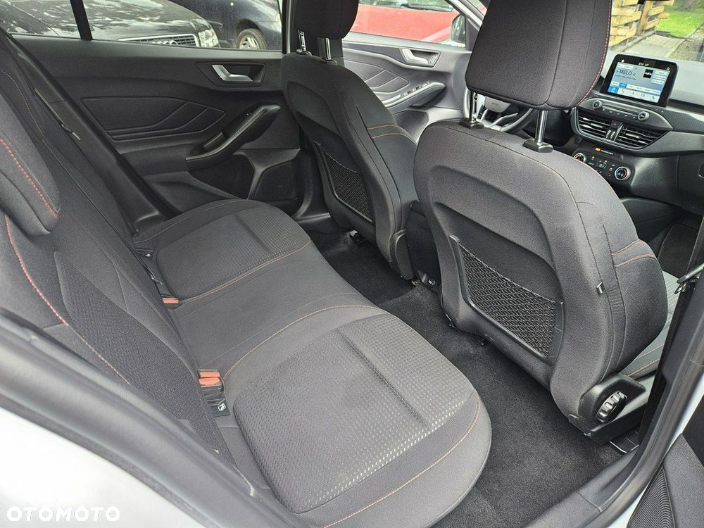 Ford Focus 1.5 EcoBlue Start-Stopp-System ST-LINE DESIGN - 17