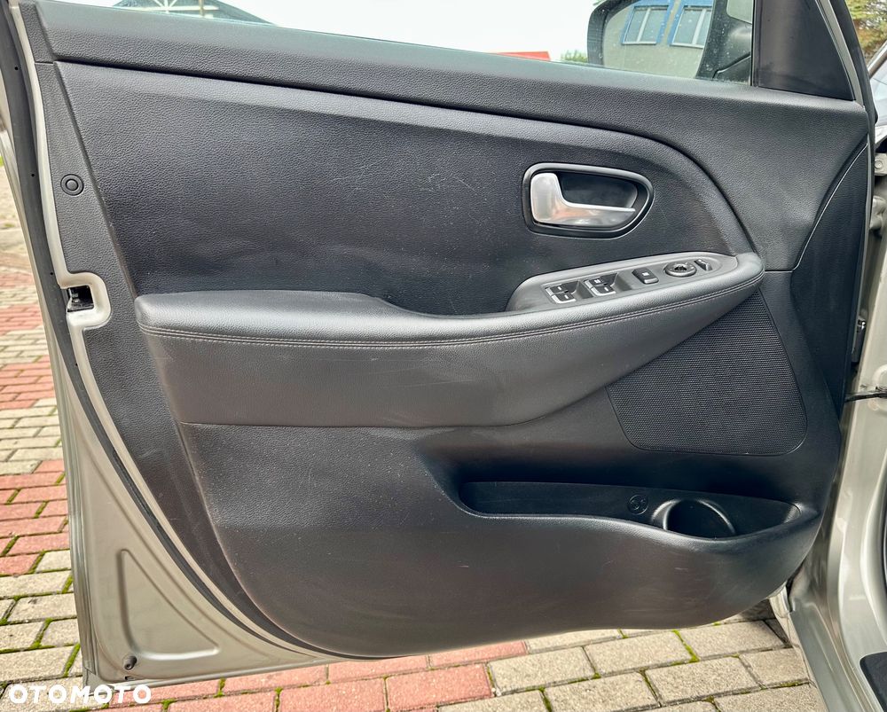 Kia Carens 1.6 GDI Dream-Team Edition - 20