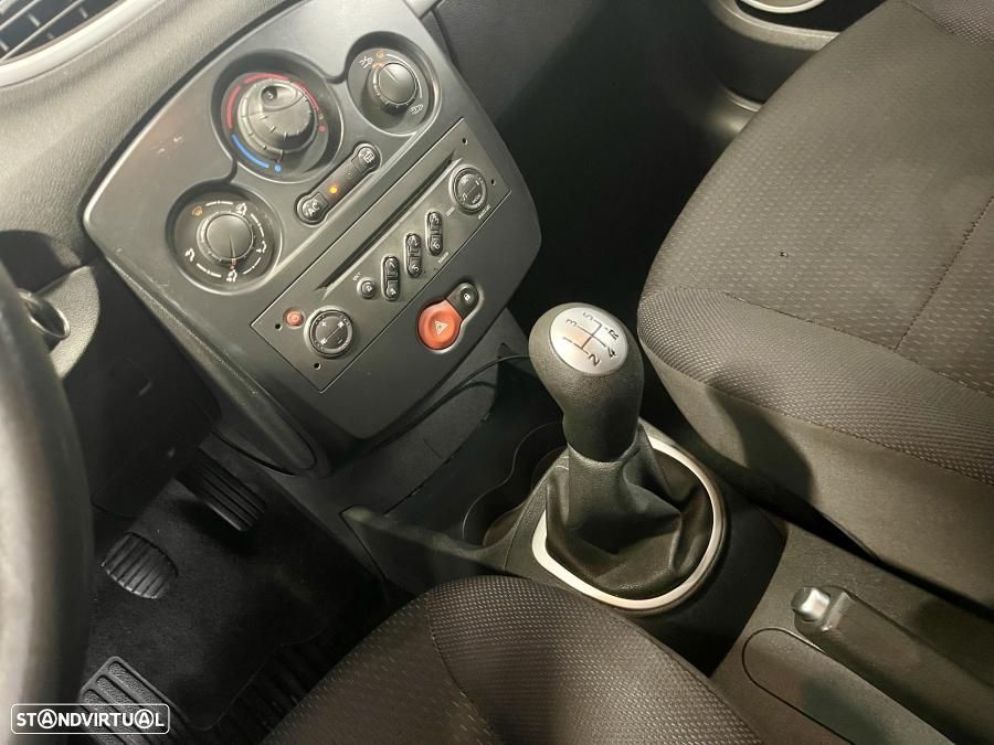 Renault Clio 1.2 16V Confort - 10