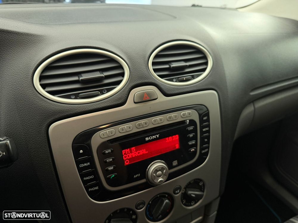Ford Focus SW - 8