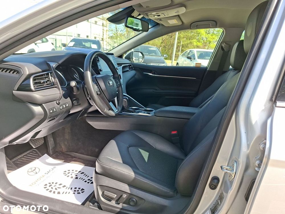 Toyota Camry - 10