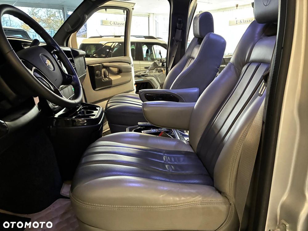 Chevrolet Express - 8