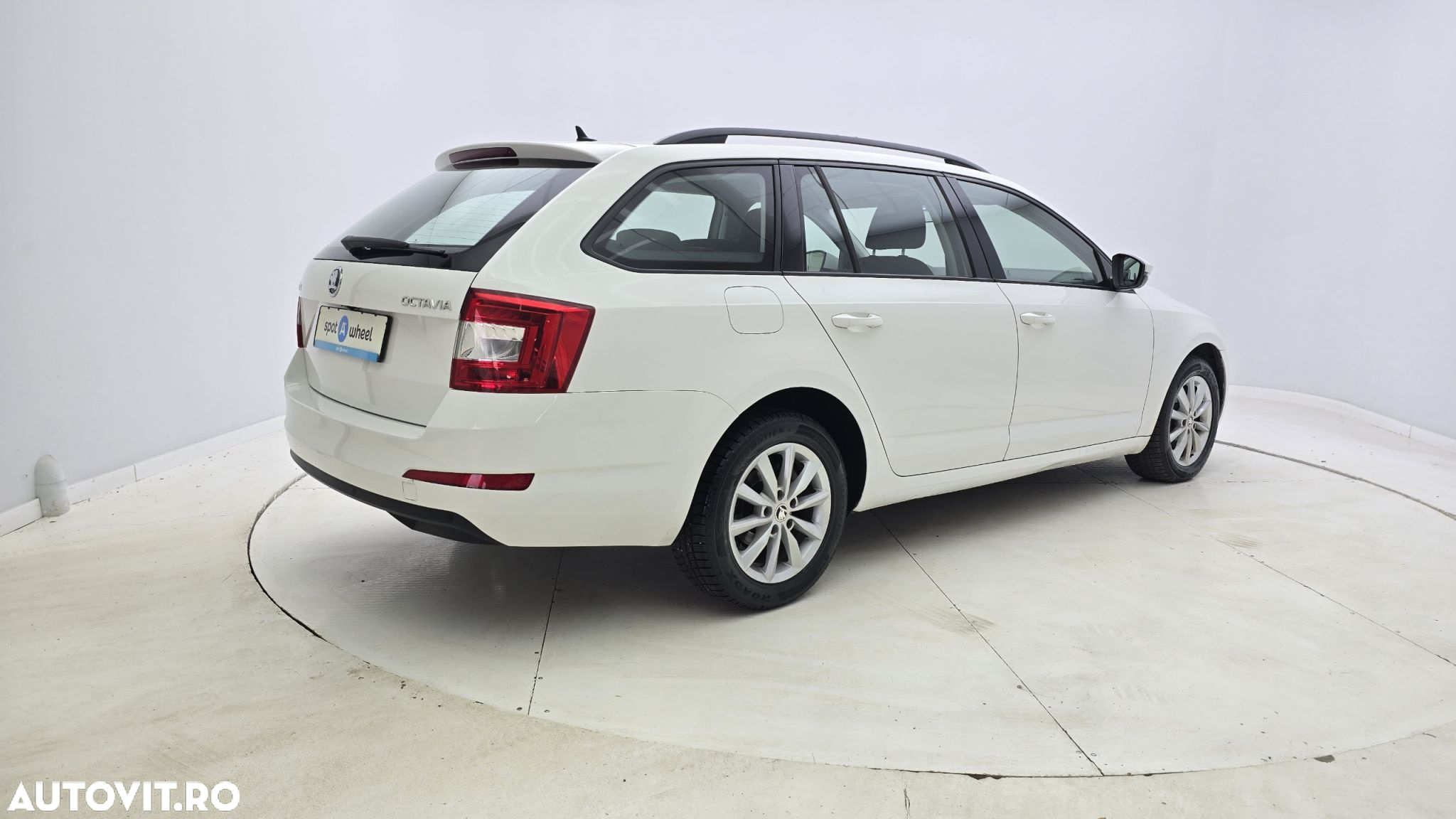Skoda Octavia 1.6 TDI DSG Ambition - 6
