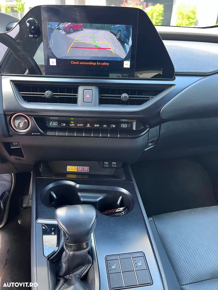 Lexus UX 250h FWD Executive - 2