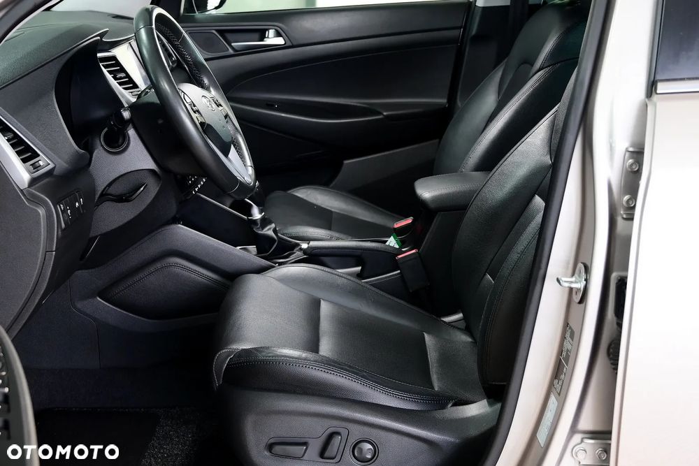 Hyundai Tucson 1.7 CRDI BlueDrive Style 2WD - 19