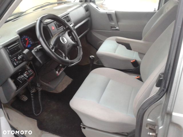 Volkswagen Caravelle - 7