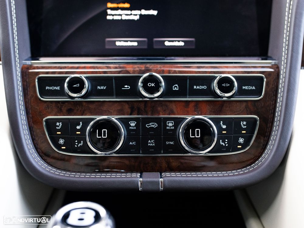 Bentley Bentayga EWB V8 Azure - 44