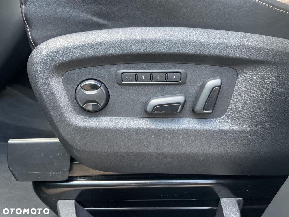 Volkswagen Multivan - 30