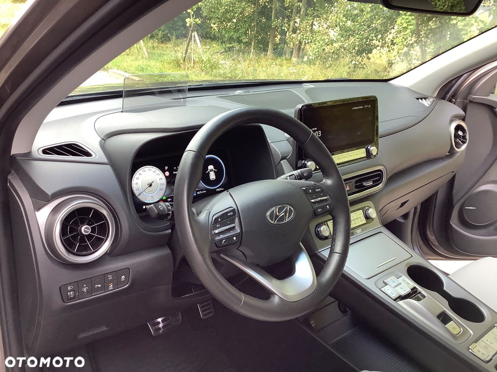 Hyundai Kona 64kWh Executive - 12