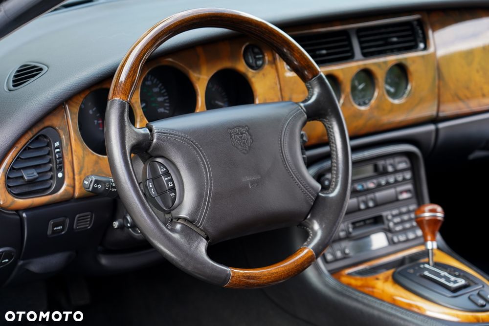 Jaguar XK8 - 20