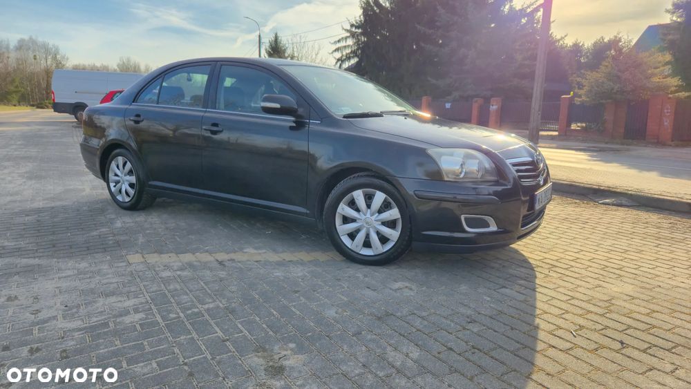 Toyota Avensis 1.8 VVT-i Luna - 2