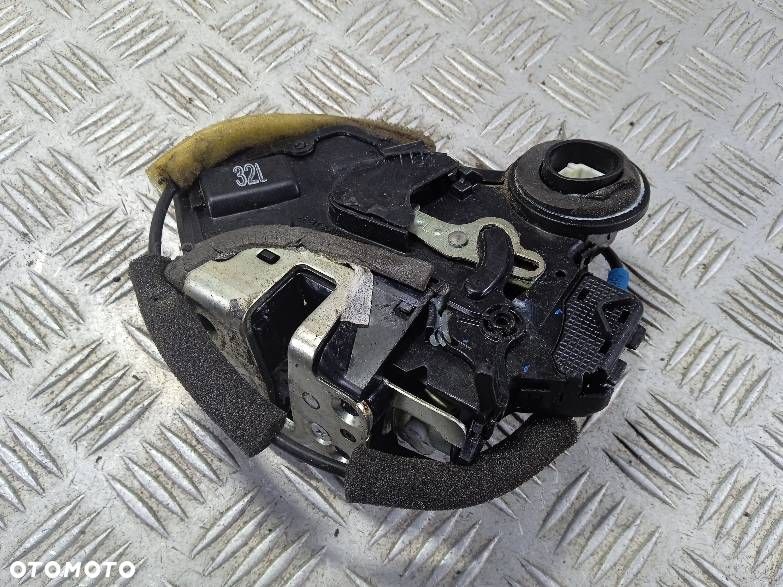 ZAMEK DRZWI LEWY TYLNY TOYOTA AVENSIS T25 - 2