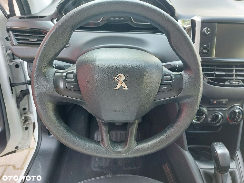 Peugeot 208 - 18