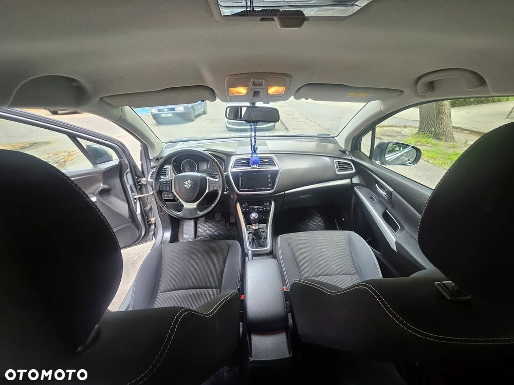 Suzuki SX4 S-Cross 1.4 T Premium - 8