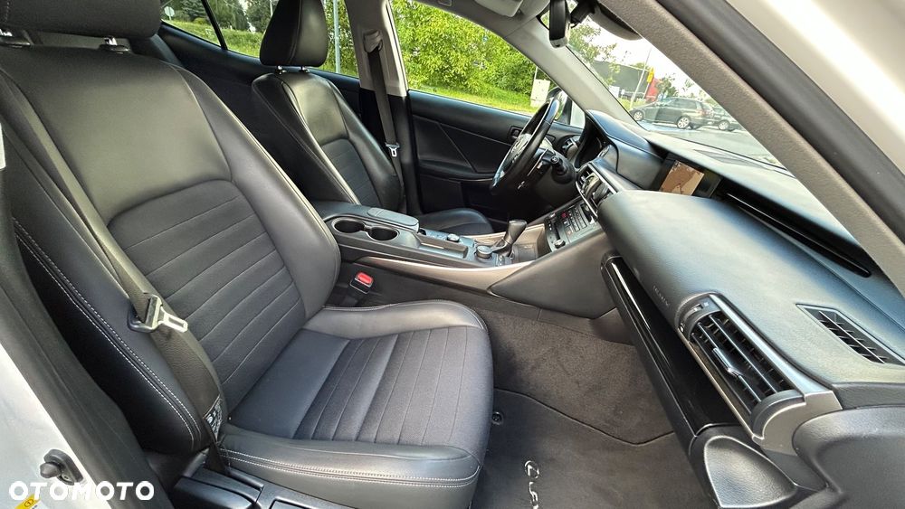 Lexus IS F SPORT - 32