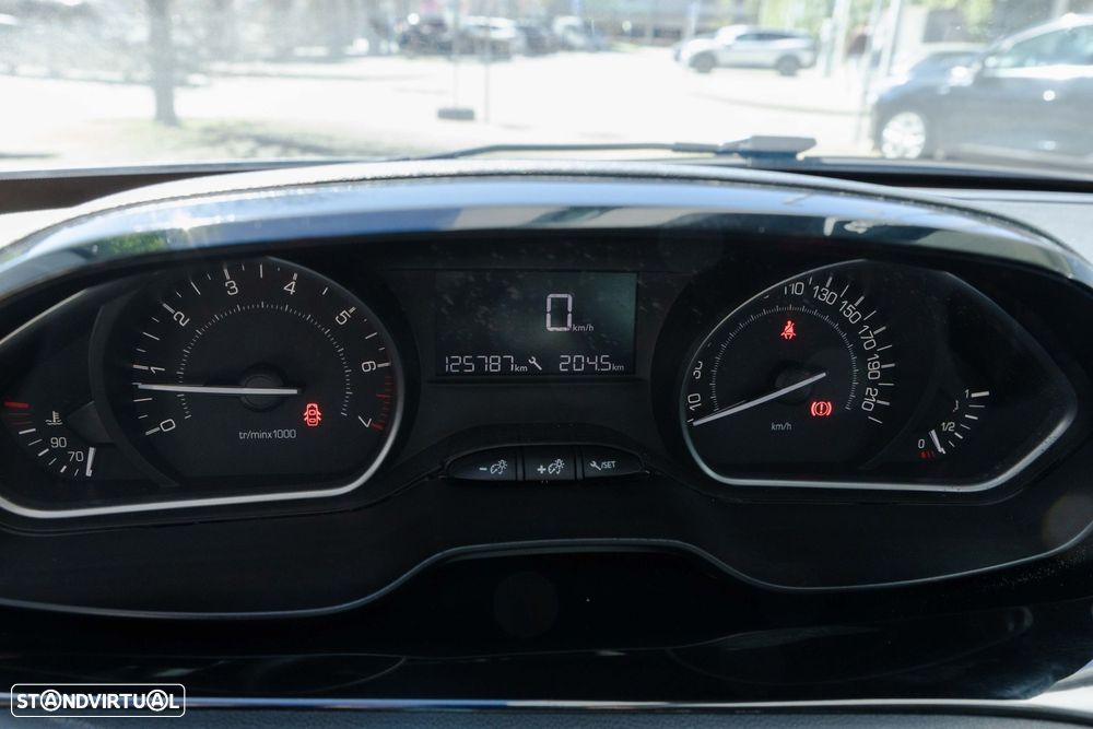 Peugeot 208 1.2 PureTech Active - 12