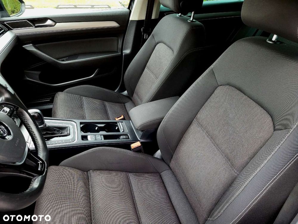 Volkswagen Passat - 31