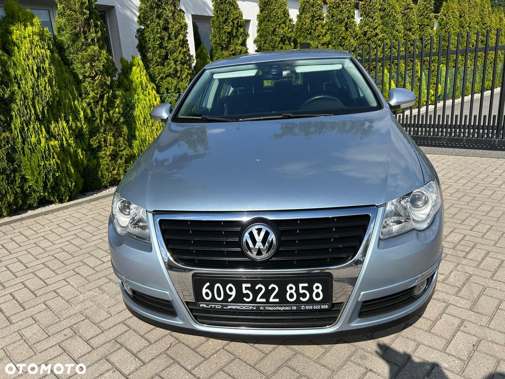 Volkswagen Passat 1.6 FSI Comfortline - 11