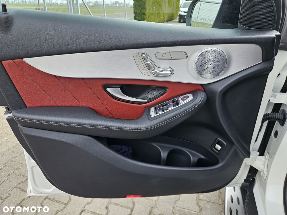 Mercedes-Benz GLC 300 d 4Matic 9G-TRONIC Exclusive - 25