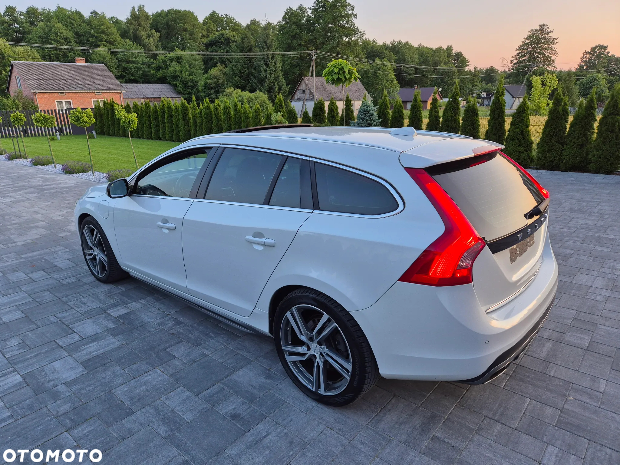 Volvo V60 D6 Plug-In-Hybrid AWD Geartronic Summum - 38