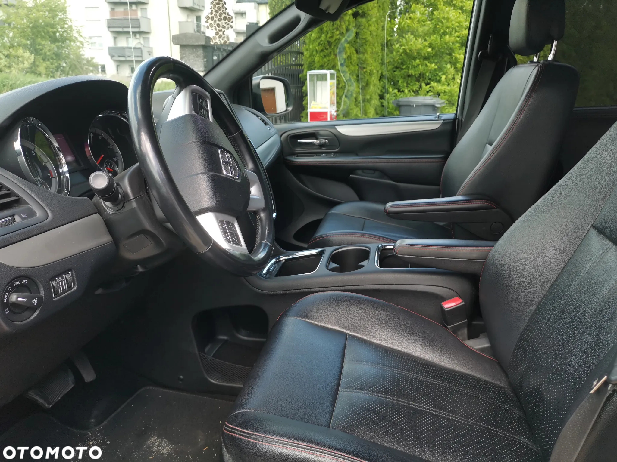 Dodge Grand Caravan - 9