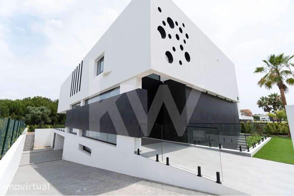 Moradia T4 nova com piscina e jardim junto do campo de Golfe em Vilamo - Grande imagem: 4/48