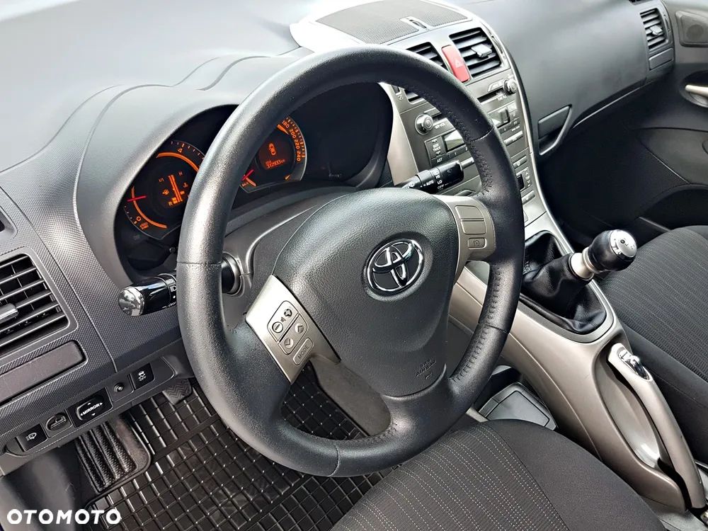 Toyota Auris 2.0 D-4D Executive - 11
