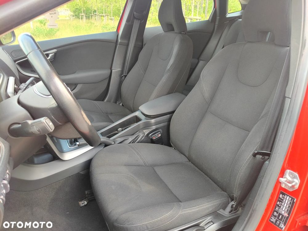 Volvo V40 D2 Momentum - 10