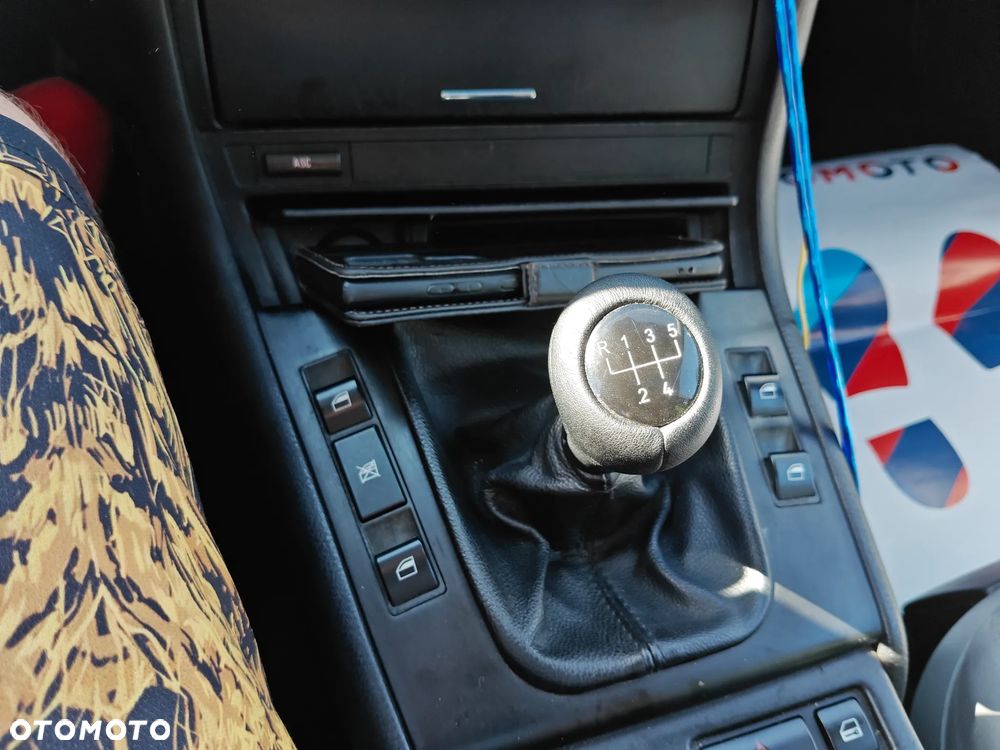 BMW Seria 3 320i - 30