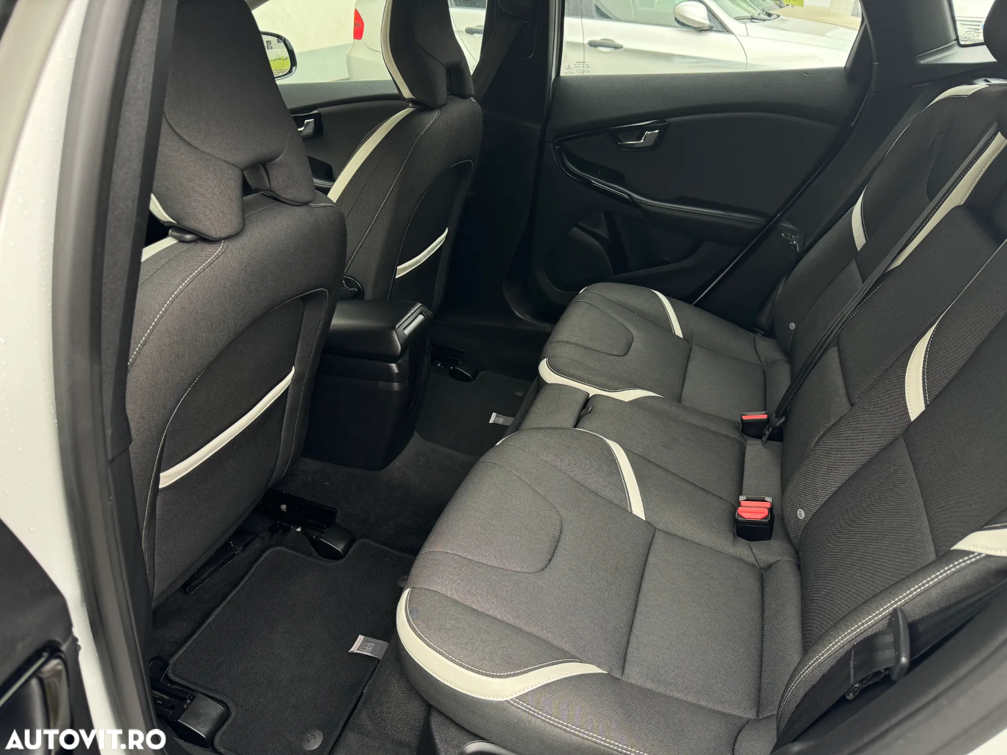 Volvo V40 T3 Geartronic - 9