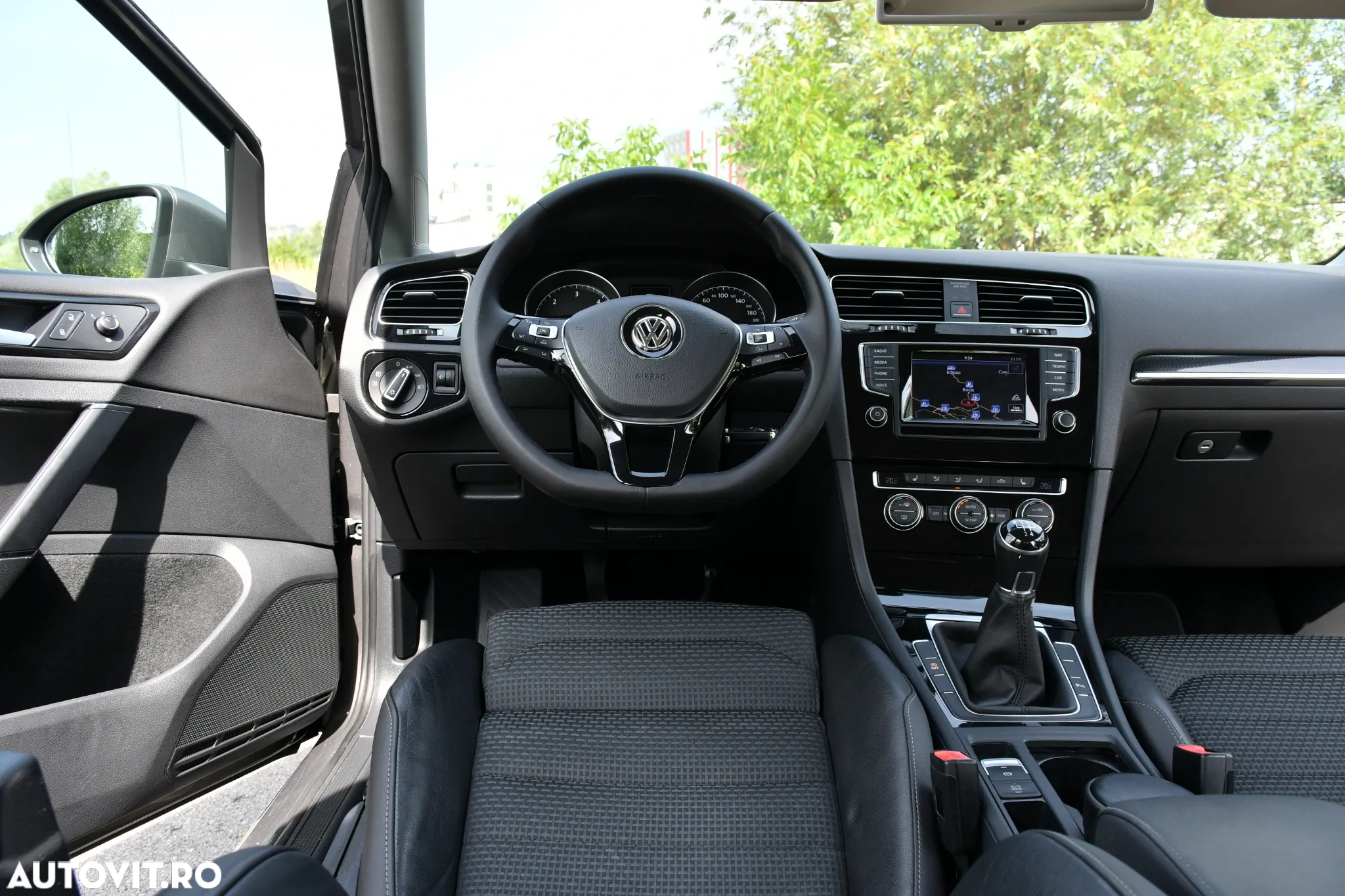 Volkswagen Golf 1.6 TDI DPF BMT Highline - 19