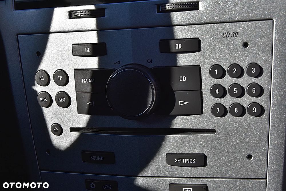 Opel Astra III GTC 1.4 Enjoy - 16