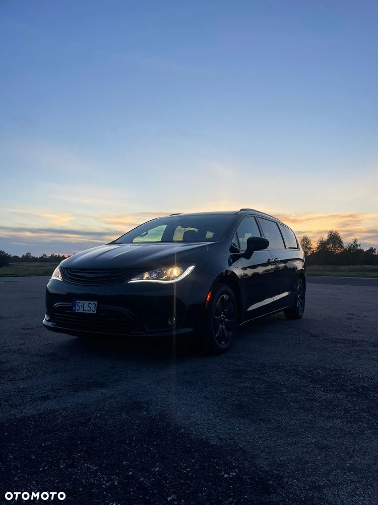 Chrysler Pacifica - 16