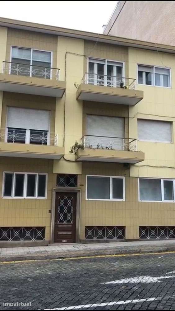Apartamento T3 c/ Varanda | Oportunidade Investimento - Grande imagem: 4/18