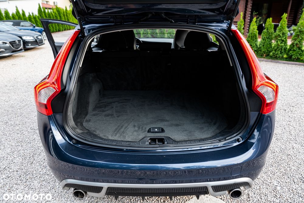 Volvo V60 T6 AWD R-Design - 16