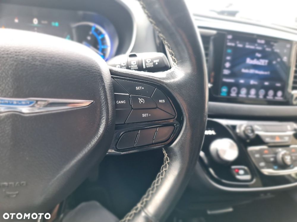 Chrysler Pacifica - 17